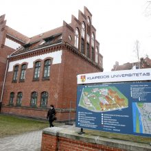 Klaipėdos universitetą į teismą padavęs indas žada badauti, kad gautų vizą