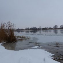 Audra išdraskė Kuršių marių ledą ties Vente