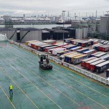 Logistika: DFDS keltas pakraunamas viename iš Roterdamo uosto terminalų.