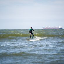 Susirungė Lietuvos ir užsienio banglentininkai