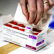 Motyvuodama komercinėmis priežastimis „AstraZeneca“ atšaukia COVID-19 vakciną „Vaxzevria“