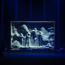 Savita: senoji pasaka apie Snieguolę ir septynis nykštukus NKDT scenoje atgyja netikėtomis temų ir vaizdo interpretacijomis