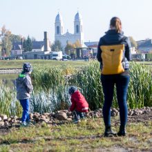 Neeilinė šventė Garliavoje: baigtas sodinti Šimtmečio parkas