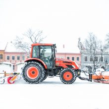 Neišsprendžiamas galvosūkis keliuose: barstomi visą parą, bet avarijų – apstu