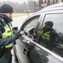 Drausmingiems vairuotojams – pareigūnų sveikinimai, nusižengėlių neužfiksuota