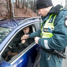 Drausmingiems vairuotojams – pareigūnų sveikinimai, nusižengėlių neužfiksuota