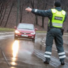 Drausmingiems vairuotojams – pareigūnų sveikinimai, nusižengėlių neužfiksuota