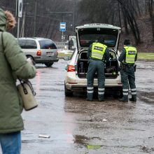 Drausmingiems vairuotojams – pareigūnų sveikinimai, nusižengėlių neužfiksuota