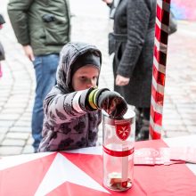 Žmonių gerumas kvepia žirniene: kartu su skurstančiais – prezidentė ir vyskupas