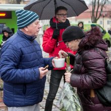 Žmonių gerumas kvepia žirniene: kartu su skurstančiais – prezidentė ir vyskupas