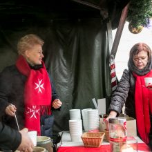 Žmonių gerumas kvepia žirniene: kartu su skurstančiais – prezidentė ir vyskupas