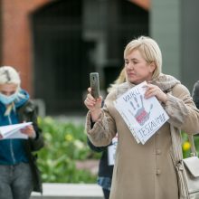 Kaune – ir vėl protestas prieš vaikų testavimą: tėvai laidojo laisvę ir demokratiją