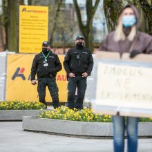 Kaune – ir vėl protestas prieš vaikų testavimą: tėvai laidojo laisvę ir demokratiją