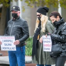 Kaune – ir vėl protestas prieš vaikų testavimą: tėvai laidojo laisvę ir demokratiją