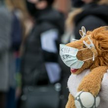 Kaune – ir vėl protestas prieš vaikų testavimą: tėvai laidojo laisvę ir demokratiją