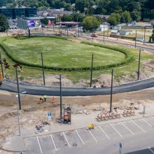 Pilies žiede kelininkai sparčiai sukasi: jau pradėta kloti asfalto danga