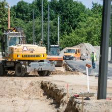 Pilies žiede kelininkai sparčiai sukasi: jau pradėta kloti asfalto danga