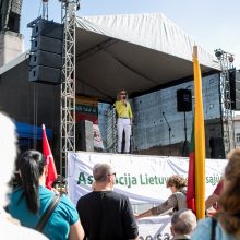 Vilniuje – tūkstantinis protestas: su plakatais „Ne gyvulių pasui“ ir „Dž. Sorošą lauk iš Lietuvos“