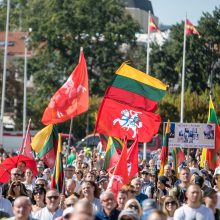 Vilniuje – tūkstantinis protestas: su plakatais „Ne gyvulių pasui“ ir „Dž. Sorošą lauk iš Lietuvos“