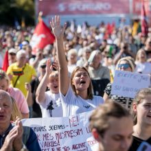 Opozicija įvertino per mitingą sustiprintą Seimo apsaugą: iki ko turėjome nusiristi