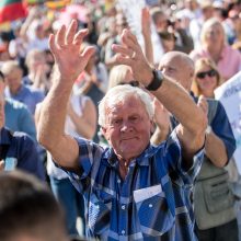 Vilniuje – tūkstantinis protestas: su plakatais „Ne gyvulių pasui“ ir „Dž. Sorošą lauk iš Lietuvos“