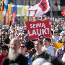 Vilniuje – tūkstantinis protestas: su plakatais „Ne gyvulių pasui“ ir „Dž. Sorošą lauk iš Lietuvos“