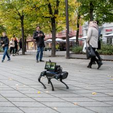 Laisvės alėjoje – pažintis su keturkoju robotu