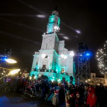 Įžiebta pagrindinė Kauno eglė: mieste prasideda šiltų Kalėdų laukimas