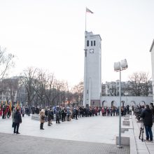 Sausio 13-osios išvakarėse – neužmirštuolės ir laisvės laužai