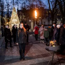 Sausio 13-osios išvakarėse – neužmirštuolės ir laisvės laužai