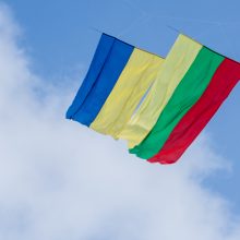 Virš „Laisvės kario“ suplazdėjo aitvaru pakeltos Lietuvos ir Ukrainos vėliavos