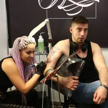 Kauną užplūdo tatuiruočių meistrai