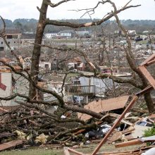 JAV centrinę dalį nusiaubė pražūtingi vėjai ir tornadai, nusinešę mažiausiai 11 gyvybių