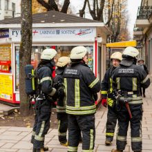 Tikrinti mįslingo kvapo į Laisvės alėją skubėjo nemažos ugniagesių pajėgos