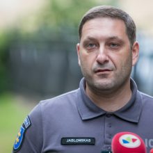 Policijos komisariate girtas vyras peiliu bandė sužaloti pareigūnę