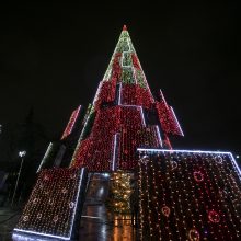 Sostinės Kalėdų eglės: ar šių metų siurrealioji pranoks pernykštę šachmatų karalienę?