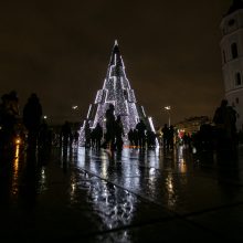 Sostinės Kalėdų eglės: ar šių metų siurrealioji pranoks pernykštę šachmatų karalienę?