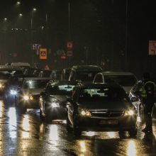 Policija pradėjo masinę judėjimo kontrolę: dauguma žmonių pasiruošę dokumentus