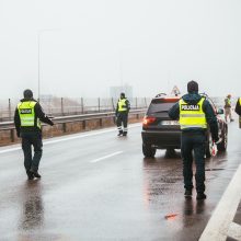 Policija pradėjo masinę judėjimo kontrolę: dauguma žmonių pasiruošę dokumentus