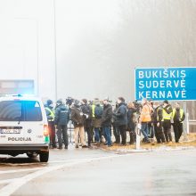 Policija pradėjo masinę judėjimo kontrolę: dauguma žmonių pasiruošę dokumentus