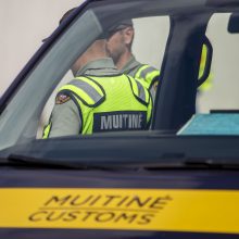Muitininkai sulaikė kontrabanda iš Rusijos atgabentus 10 tūkst. eurų ir vaistus