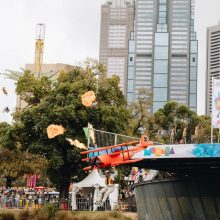 Australijoje šokinėjant į upę rinktos lėšos labdarai