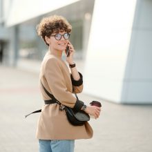 Trys stiliaus patarimai, kaip priderinti rankinę prie aprangos