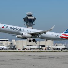 Britanijoje suimtas galimai neblaivus „American Airlines“ pilotas