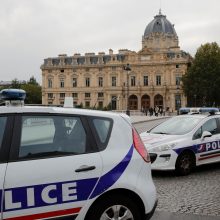 Paryžiuje per išpuolį policijos nuovadoje žuvo penki žmonės, tarp jų ir užpuolikas