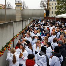 Praėjus 30 metų po Berlyno sienos griūties Vakarų aljansą krečia susiskaldymas