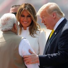 D. Trumpas per didžiulį mitingą Indijoje gyrė N. Modi