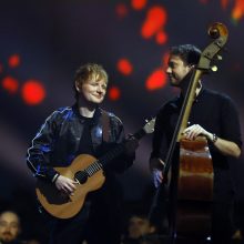 Adele gavo tris „Brit Awards“, apdovanojimams atsisveikinus su atskiromis lyčių kategorijomis