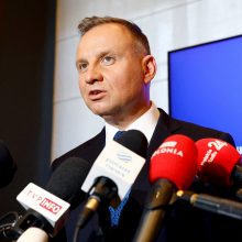 Lenkijos prezidentas A. Duda siūlo skubius įstatymo dėl Rusijos įtakos pakeitimus