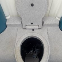 Šiauliuose sučiuptas viešajame tualete kamerą įmontavęs vyras